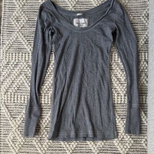 Abercrombie & Fitch Gray Long Sleeve Tee